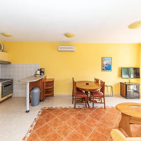 Cozy In Okrug Gornji Appartement