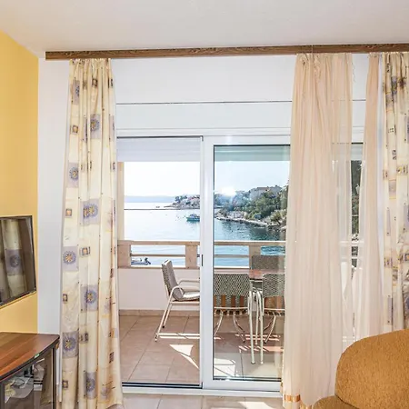 Cozy In Okrug Gornji Апартаменты *